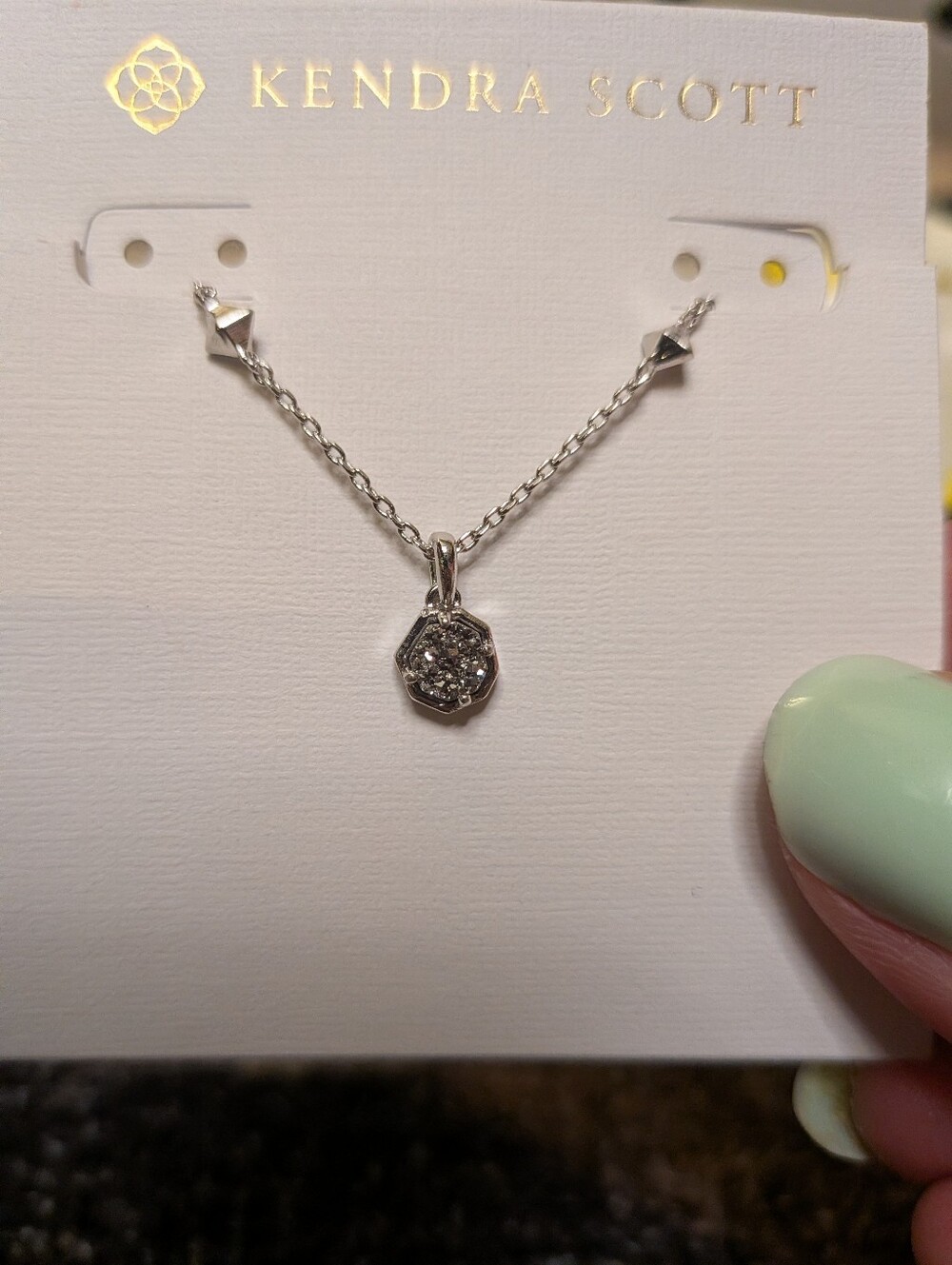 NWT, GIFTABLE Kendra Scott Nola Silver Drusy Necklace w/ Gift Box & Pouch